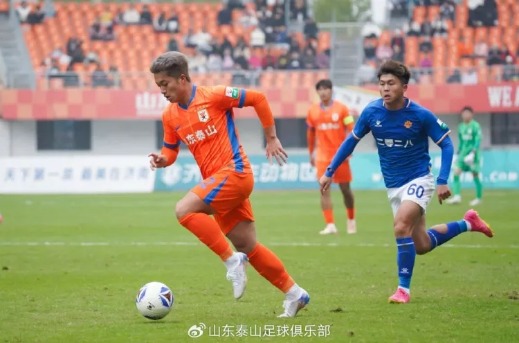 中乙收官泰山B队五球横扫深圳 张羽桐两分钟双响主导大胜 中乙收官泰山B队五球横扫深圳 张羽桐两分钟双响主导大胜
