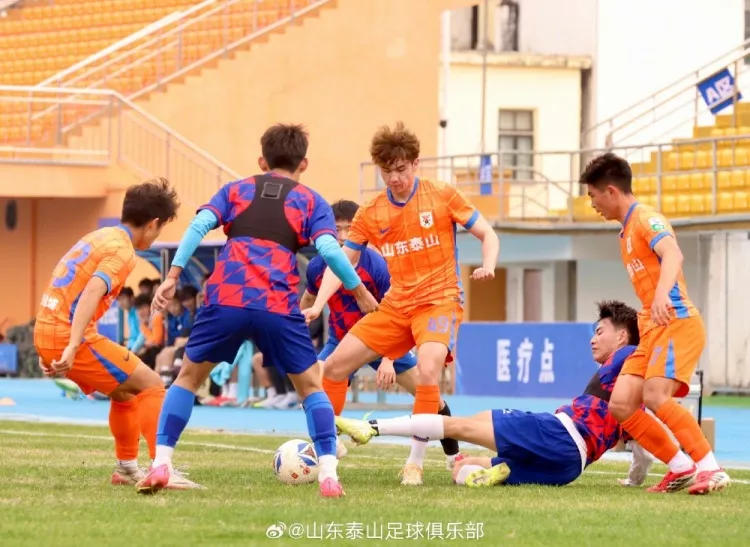 佛山冬训热身 泰山B队两度落后两度扳平 王宇轩任意球梅开二度定胜局