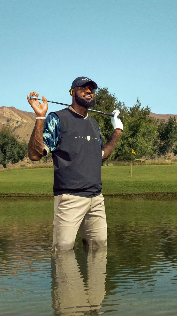 詹姆斯跨界出镜高尔夫广告 为Beats×耐克联名耳机造势 詹姆斯跨界出镜高尔夫广告 为Beats×耐克联名耳机造势