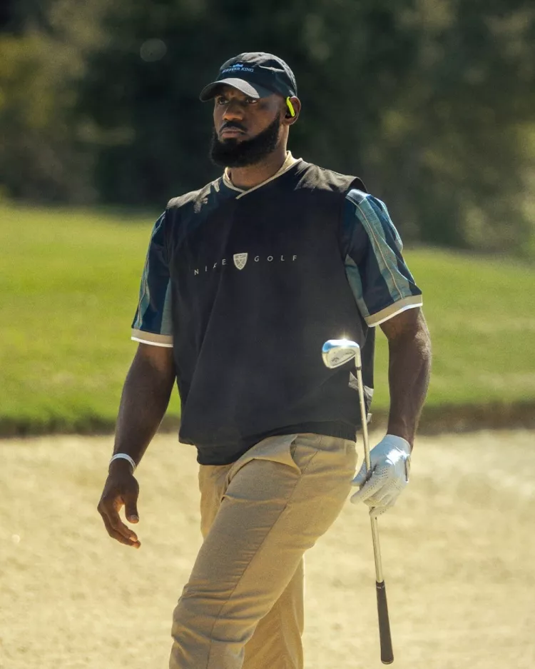 詹姆斯跨界出镜高尔夫广告 为Beats×耐克联名耳机造势 詹姆斯跨界出镜高尔夫广告 为Beats×耐克联名耳机造势