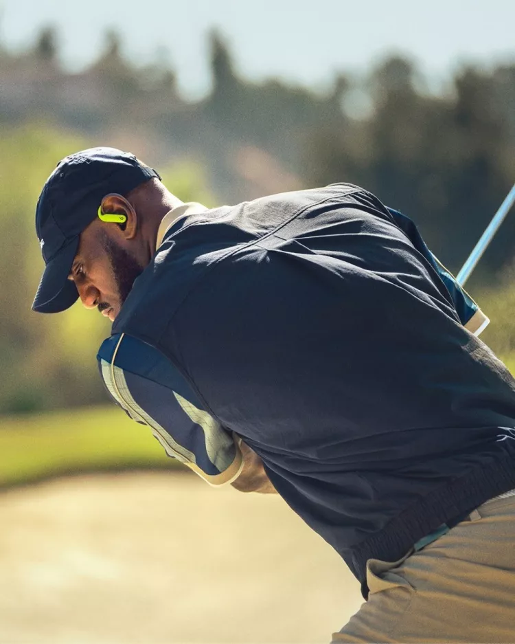 詹姆斯跨界出镜高尔夫广告 为Beats×耐克联名耳机造势 詹姆斯跨界出镜高尔夫广告 为Beats×耐克联名耳机造势