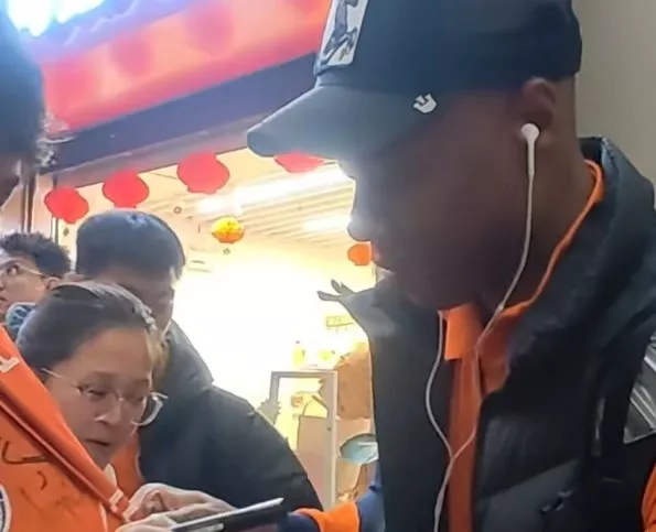 海牛外援家属入境 斯特兰德贝里场外干扰解除 海牛外援家属入境 斯特兰德贝里场外干扰解除