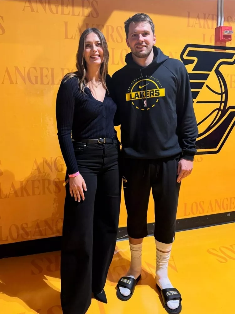 莎拉波娃观战赞东契奇关键球 网坛名宿评比赛对抗与纪律性