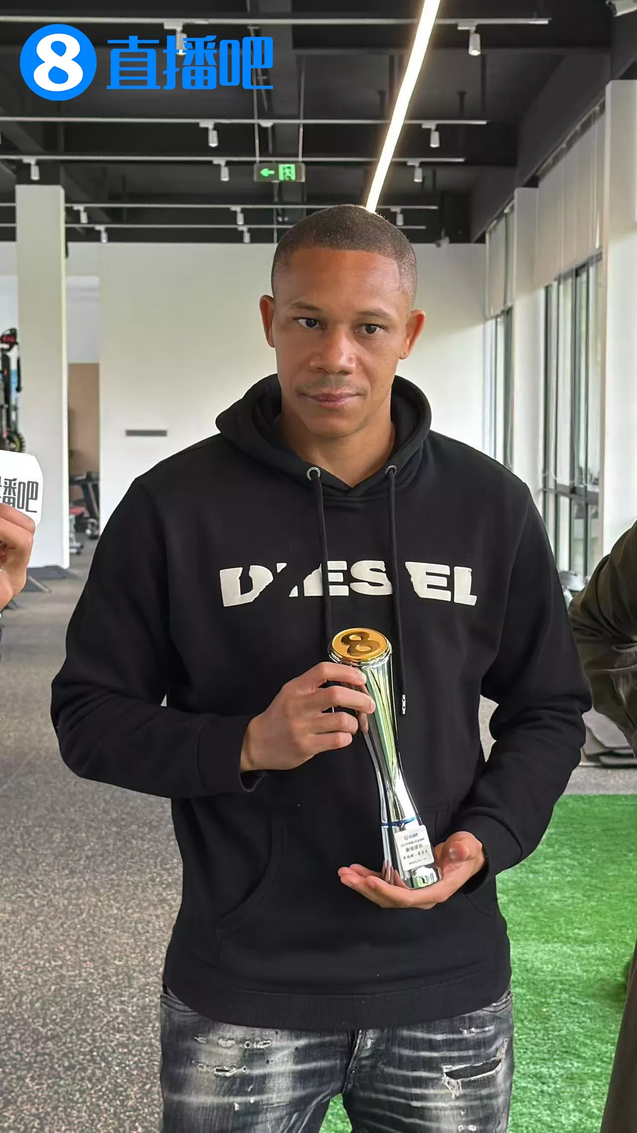 韦林顿·席尔瓦带伤双响当选首轮最佳 将荣誉归于团队 坦言关注阿森纳争冠