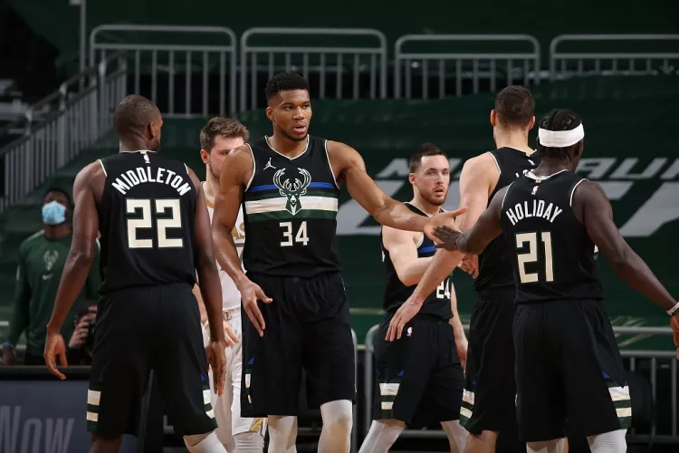 马刺25记三分创队史仍无缘历史前30 单场27记三分竟输球 马刺25记三分创队史仍无缘历史前30 单场27记三分竟输球