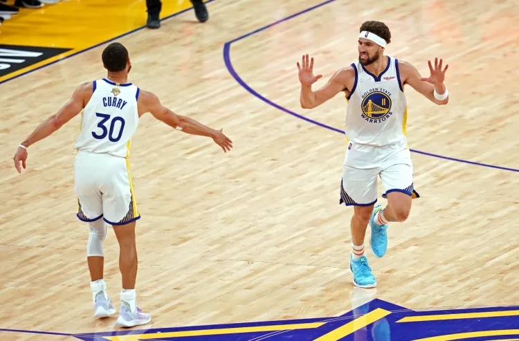 马刺25记三分创队史仍无缘历史前30 单场27记三分竟输球 马刺25记三分创队史仍无缘历史前30 单场27记三分竟输球