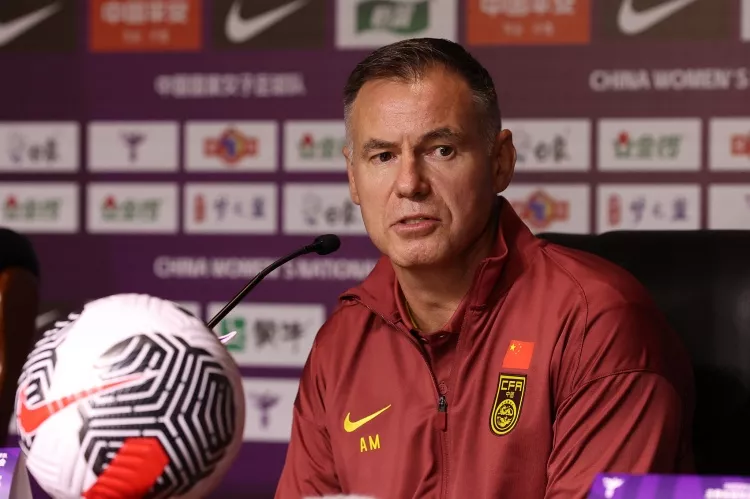 米利西奇复盘亚洲杯半决赛:个人能力差距决定胜负 拒谈未来去向 米利西奇复盘亚洲杯半决赛:个人能力差距决定胜负 拒谈未来去向