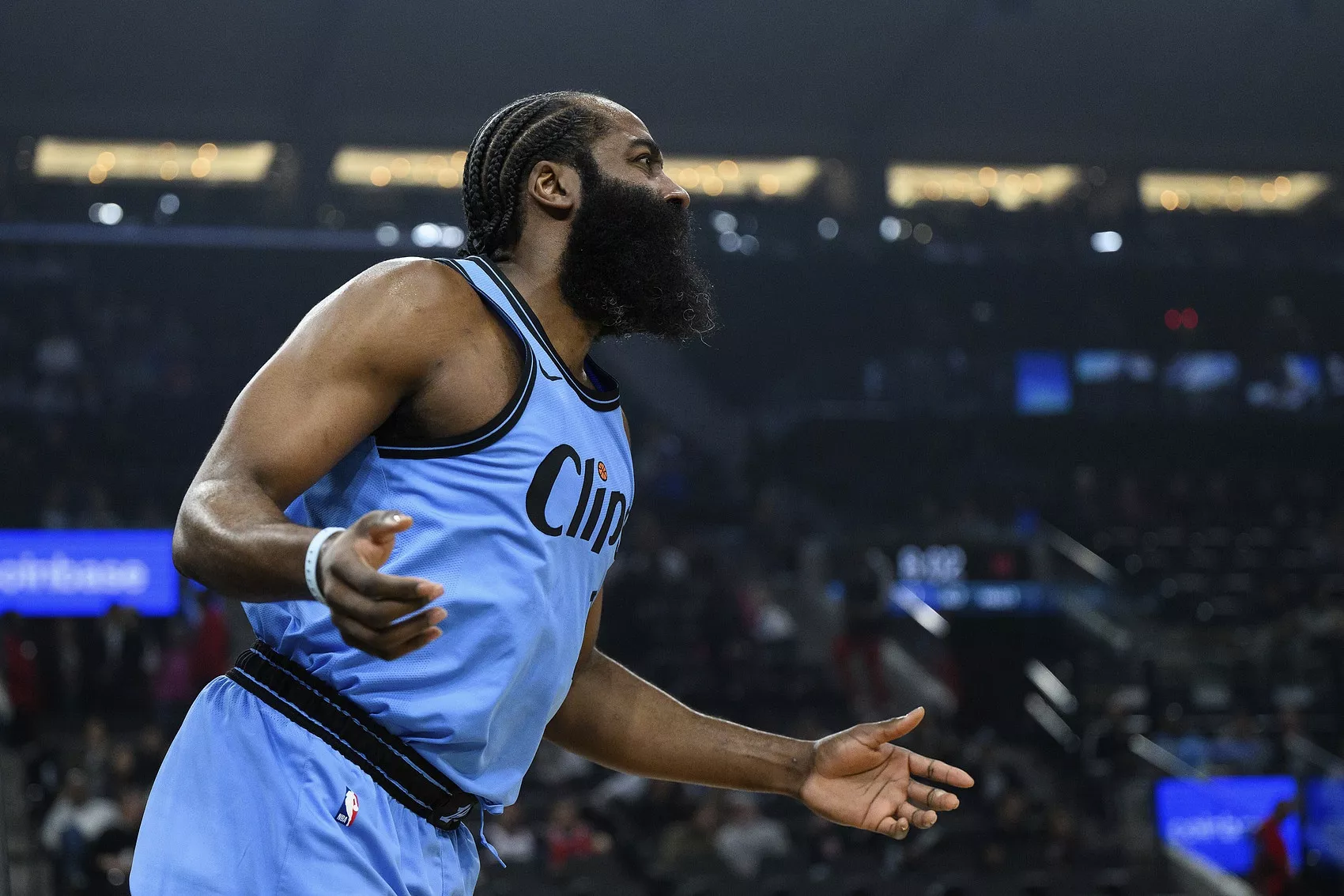 布朗21罚引太阳主帅不满 单场20+罚球已成常态 阿德巴约43罚纪录高悬 布朗21罚引太阳主帅不满 单场20+罚球已成常态 阿德巴约43罚纪录高悬