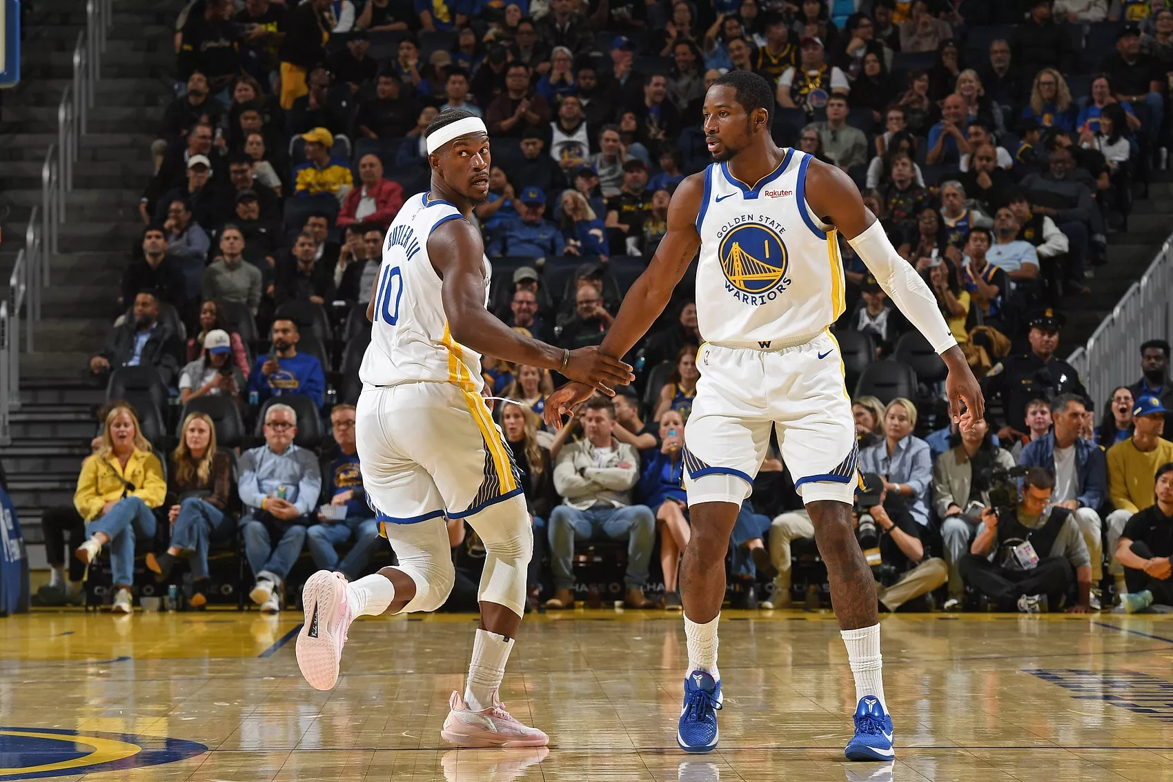 巴特勒回应交易流言 赞库明加近期表现