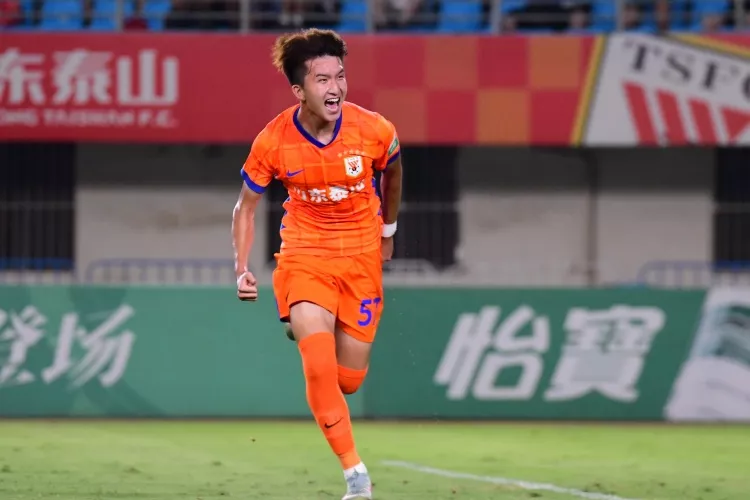 热身赛破门后确认离队 山东泰山06级前锋王昊斌租借广州豹 热身赛破门后确认离队 山东泰山06级前锋王昊斌租借广州豹