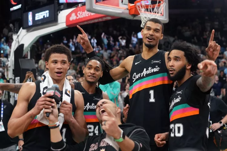 马刺25记三分创队史仍无缘历史前30 单场27记三分竟输球