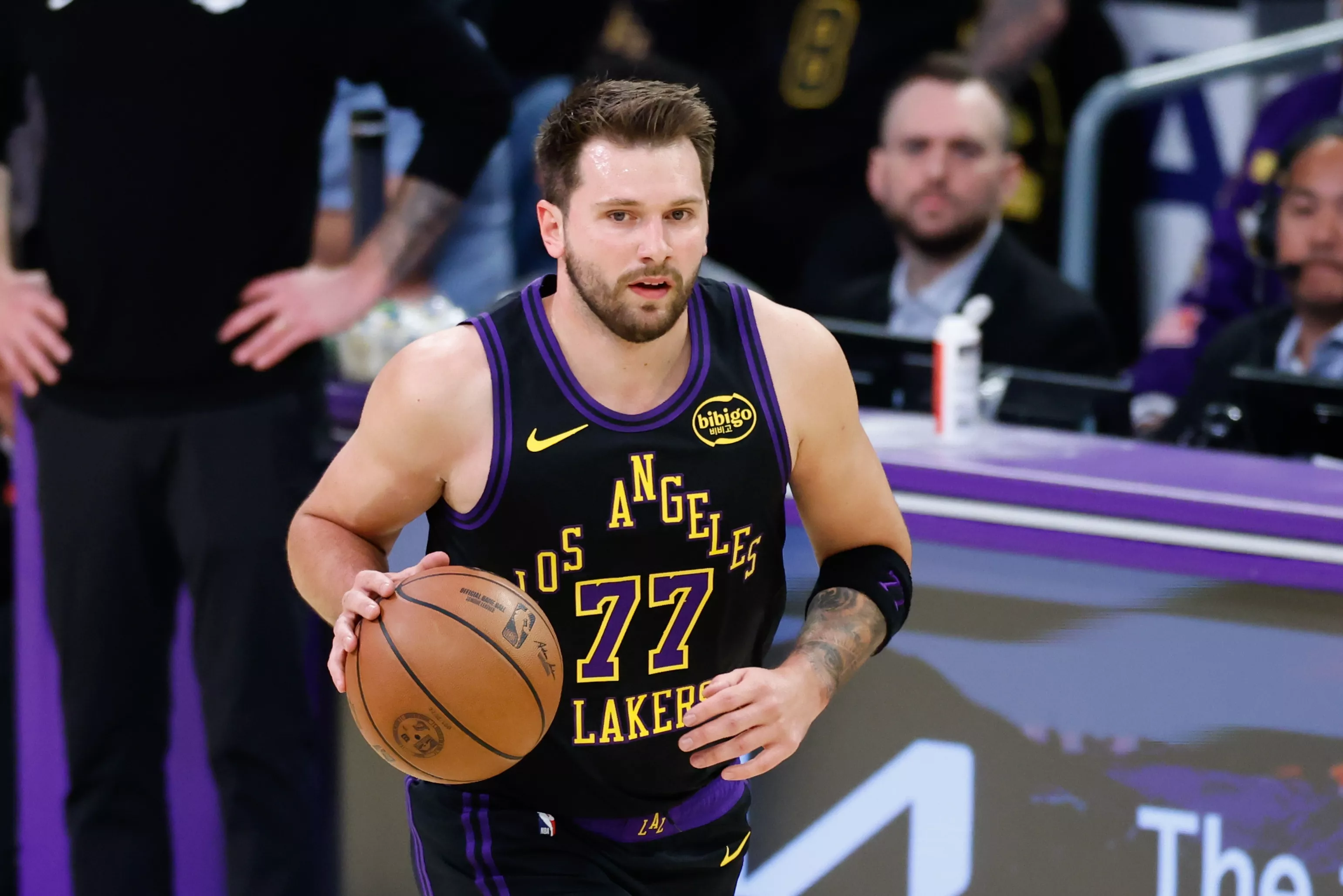 布朗21罚引太阳主帅不满 单场20+罚球已成常态 阿德巴约43罚纪录高悬 布朗21罚引太阳主帅不满 单场20+罚球已成常态 阿德巴约43罚纪录高悬