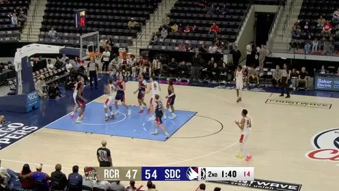 东契奇三分命中数达216记 距队史纪录仅10球之遥