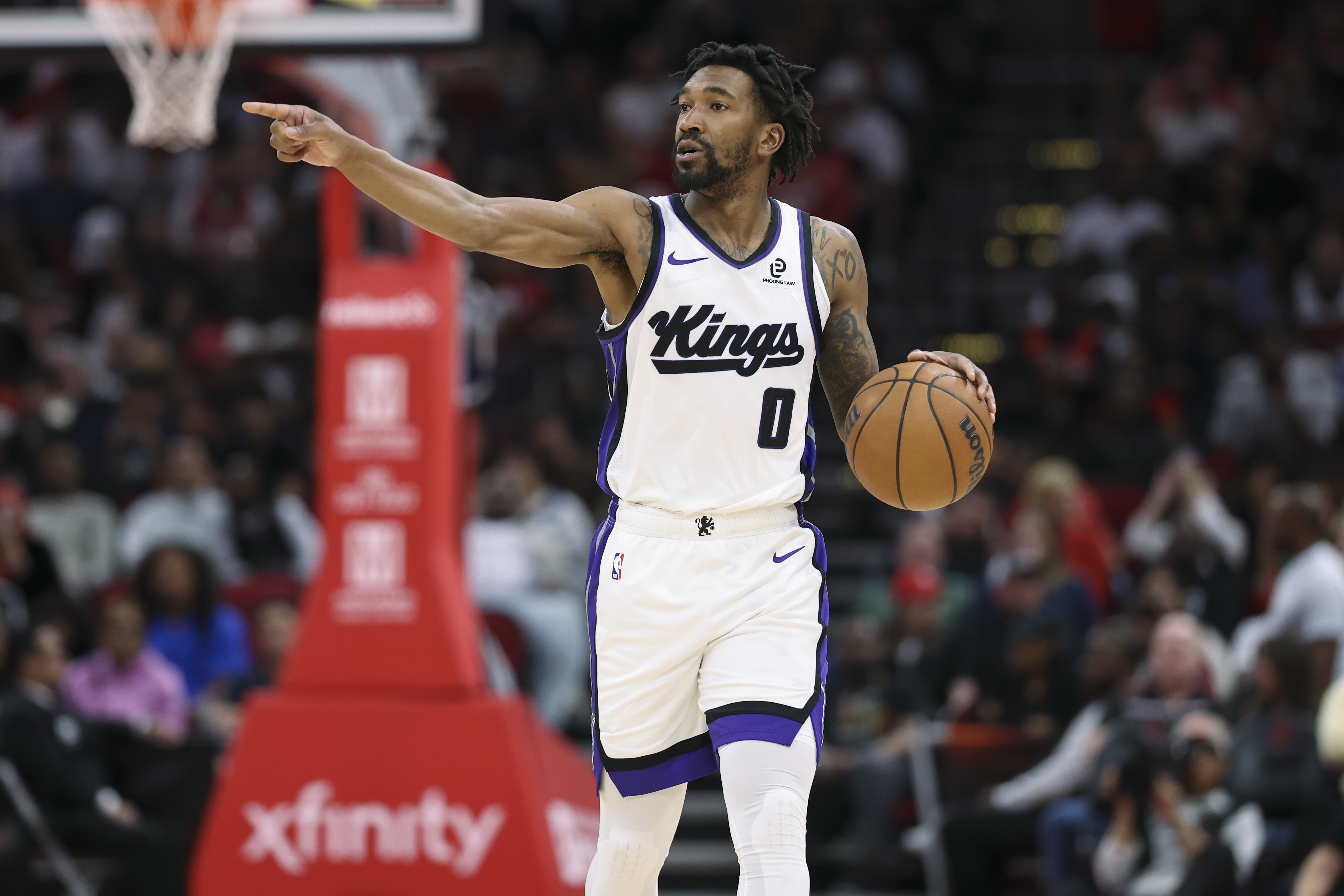 约基奇三双掘金轻取开拓者 蒙克32分国王险胜篮网