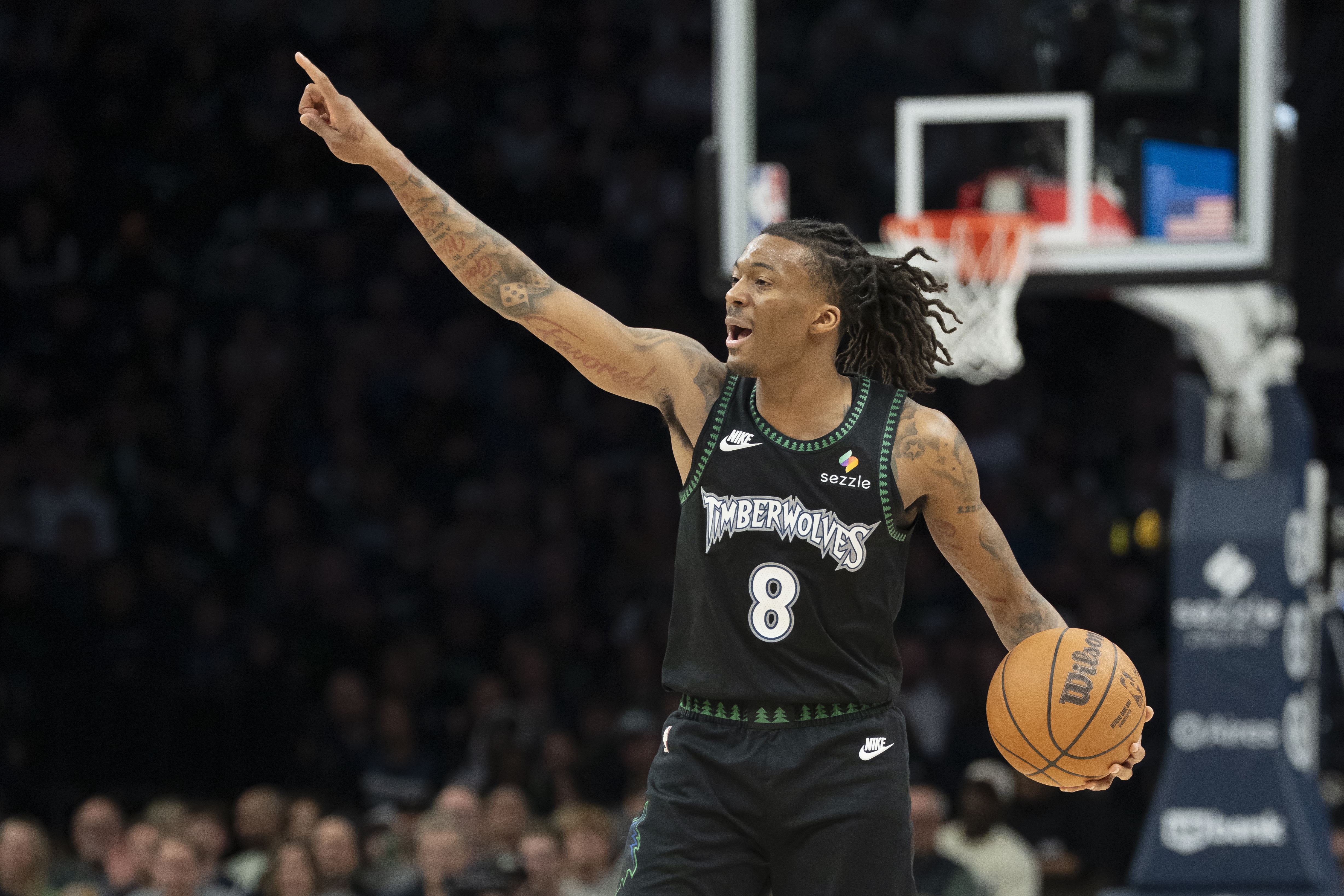 约基奇三双掘金轻取开拓者 蒙克32分国王险胜篮网