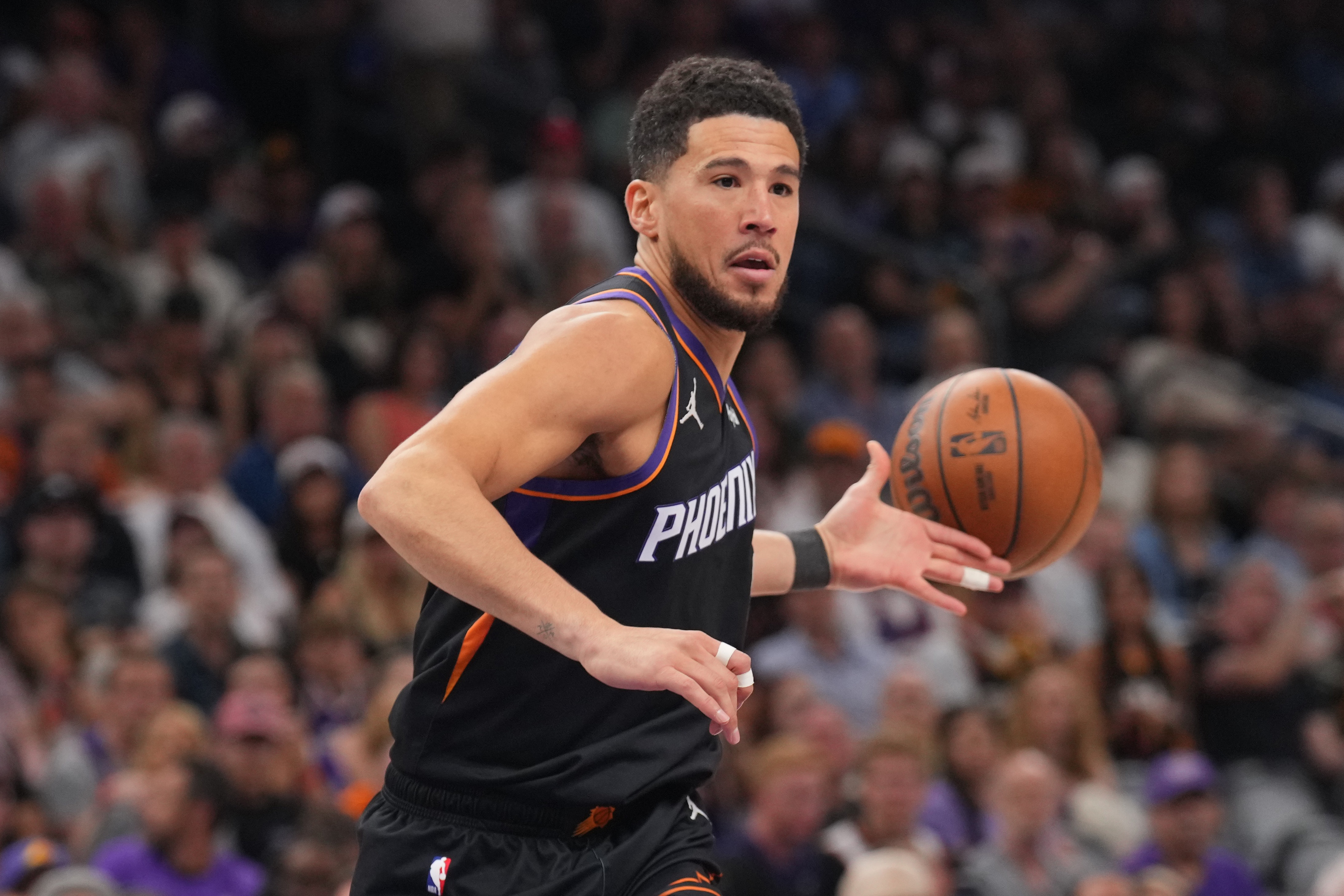 约基奇三双掘金轻取开拓者 蒙克32分国王险胜篮网