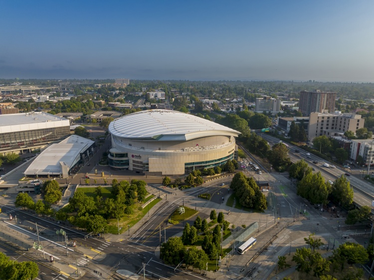 弗莱警告摩达中心老化危机 开拓者主场升级计划因出售暂停 弗莱警告摩达中心老化危机 开拓者主场升级计划因出售暂停