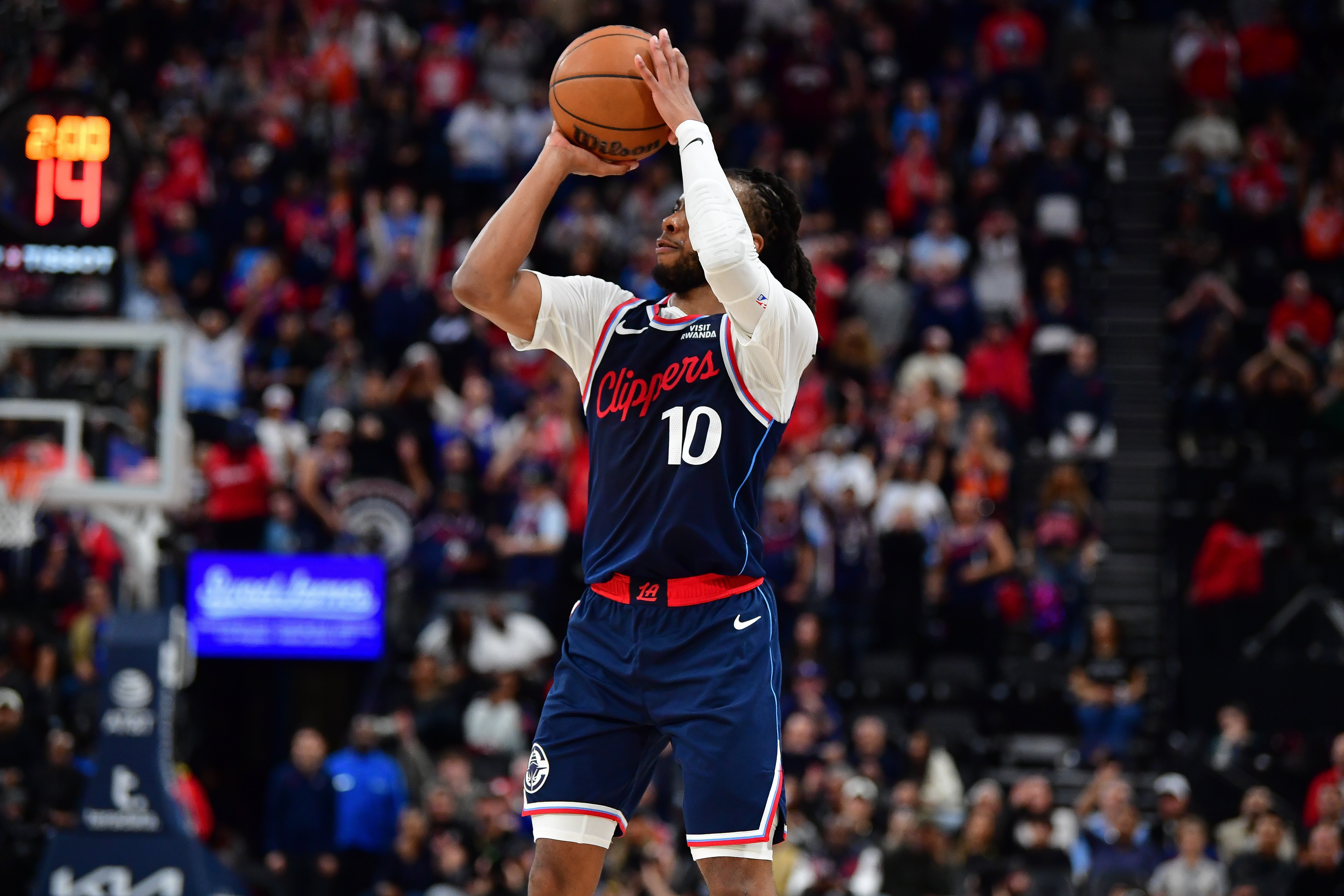 加兰首发数据:场均24+7.6助 三分命中率超五成 加兰首发数据:场均24+7.6助 三分命中率超五成