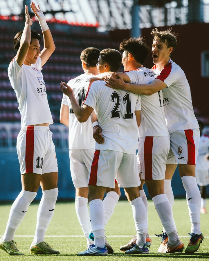 张家鸣距劳工证仅差1场 塞尔维亚U19联赛4次首发已入3球 张家鸣距劳工证仅差1场 塞尔维亚U19联赛4次首发已入3球