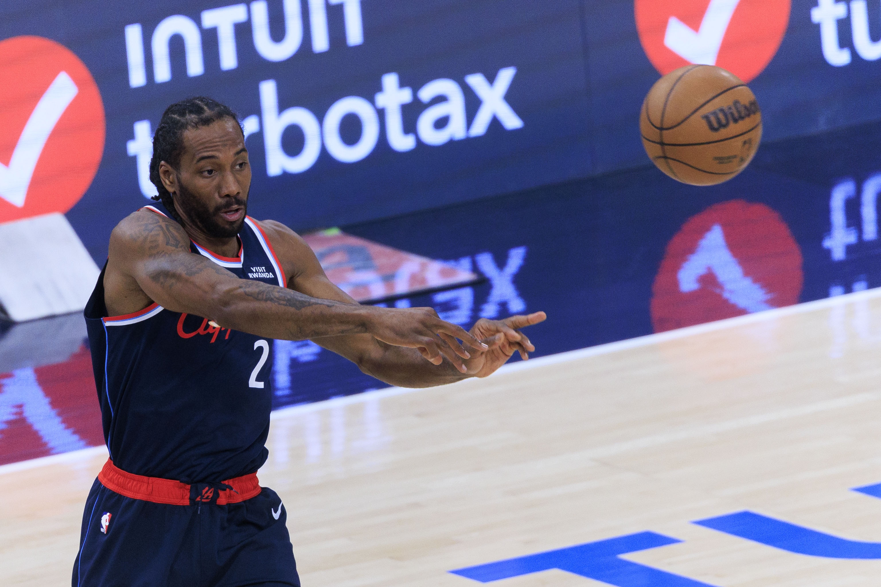 老鹰主场擒鹿延续连胜 绿军主场大胜奇才止血 老鹰主场擒鹿延续连胜 绿军主场大胜奇才止血