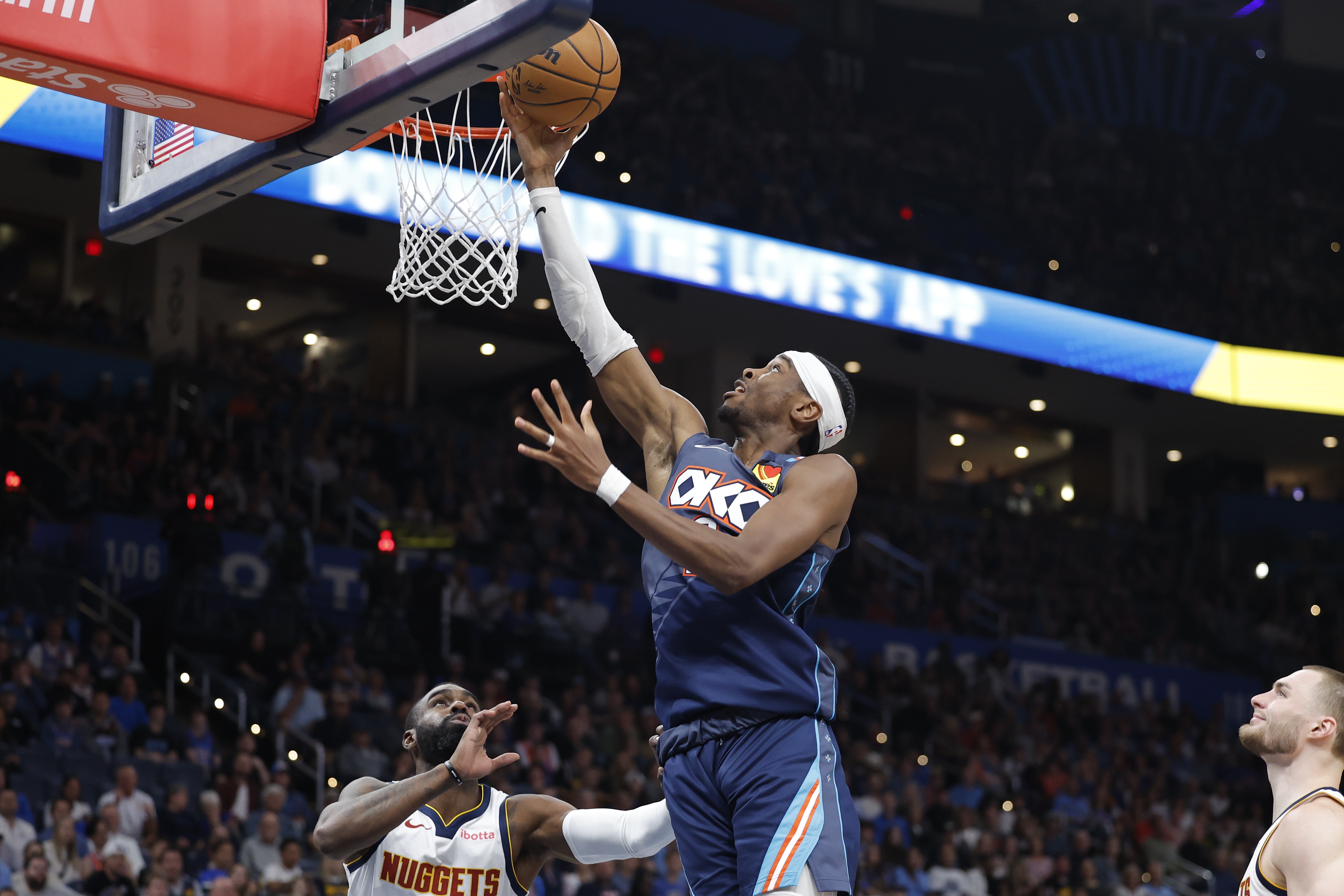 雷霆主场力克掘金守住榜首 快船逆转灰熊紧追勇士