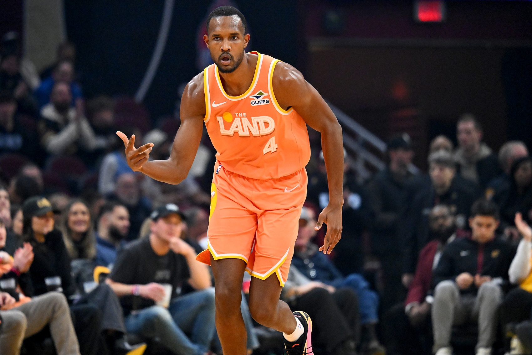 文班亚马率马刺冲击12连胜 掘金森林狼上演西部卡位战