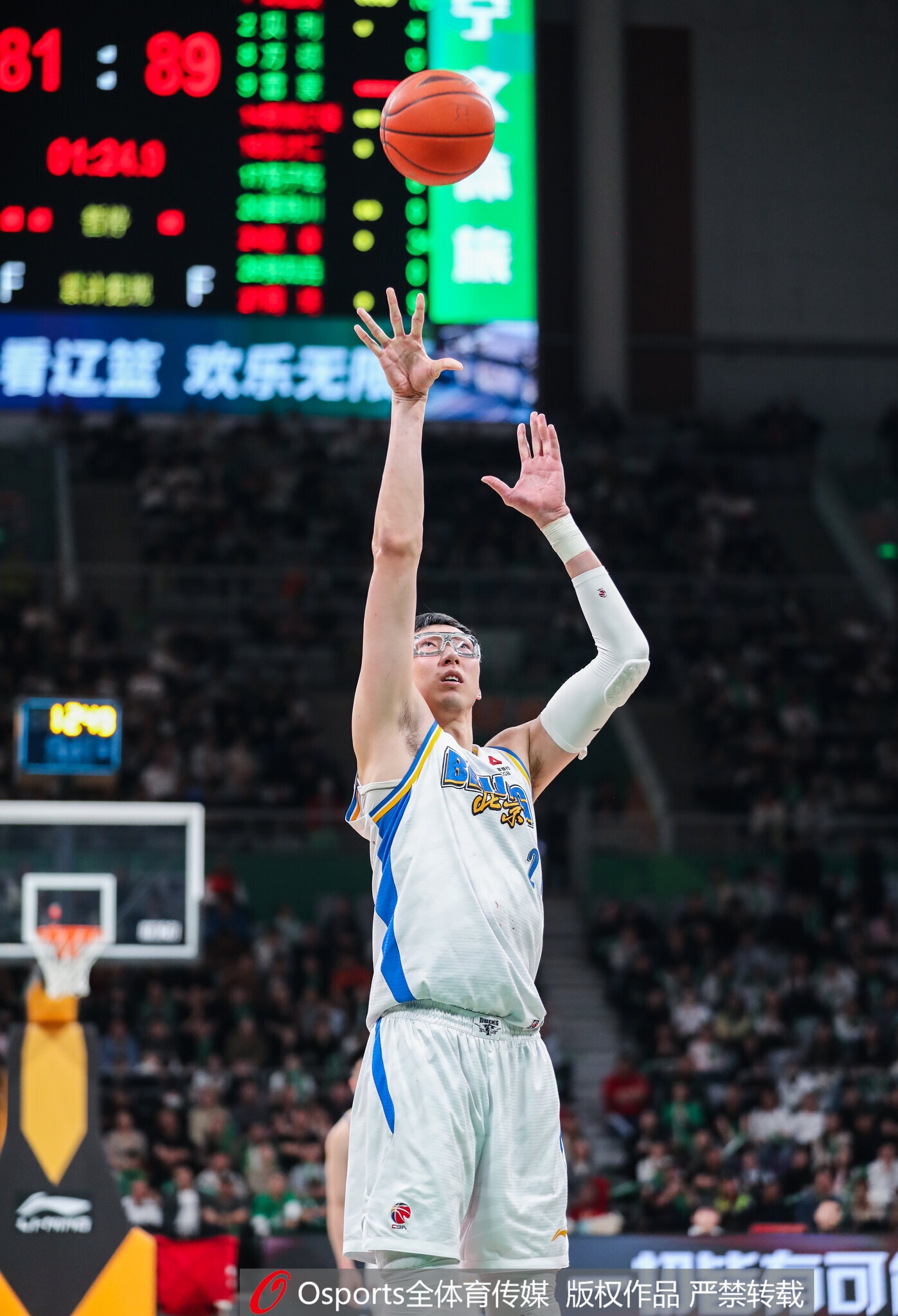 周琦14罚5中暴露罚球短板 媒体人对比姚明大郅巴特尔基本功