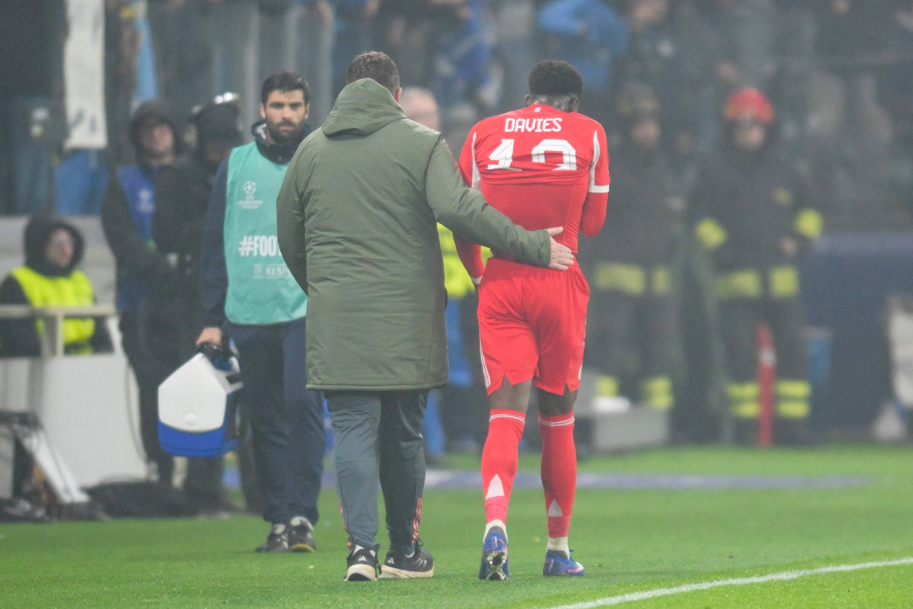 法尔克:曼联持续关注阿方索·戴维斯 拜仁内部评估其伤病风险 法尔克:曼联持续关注阿方索·戴维斯 拜仁内部评估其伤病风险