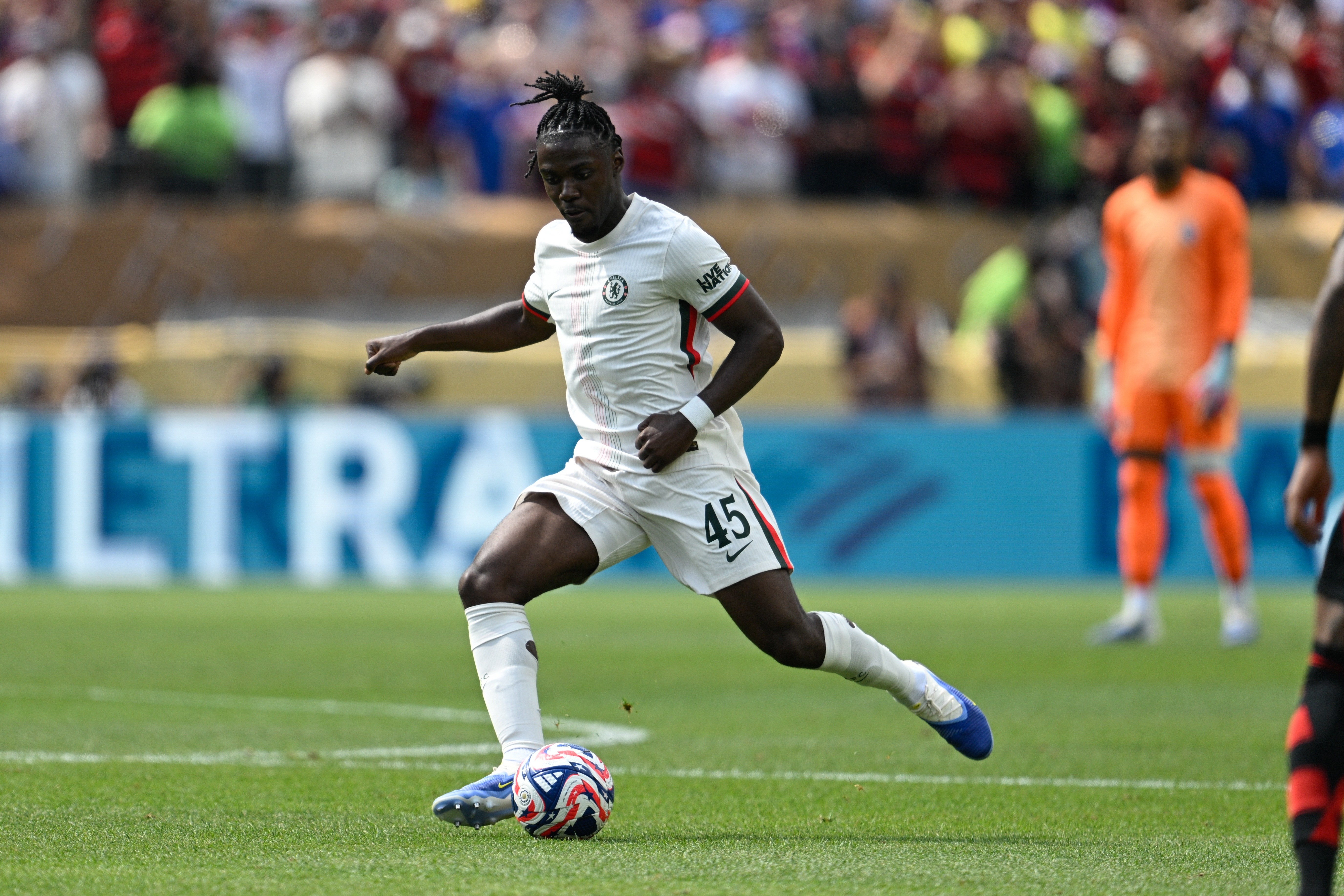 拉维亚复出首发送致命失误 切尔西中场轮换陷两难 拉维亚复出首发送致命失误 切尔西中场轮换陷两难