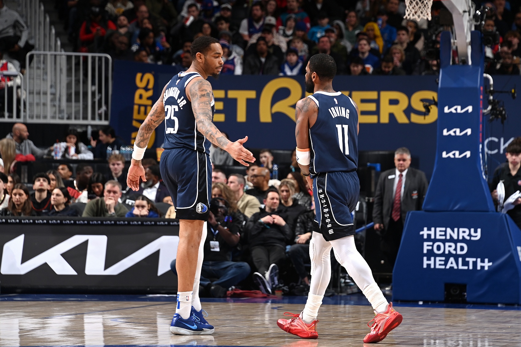 火箭末节崩盘五连败 独行侠主场让分过关 火箭末节崩盘五连败 独行侠主场让分过关