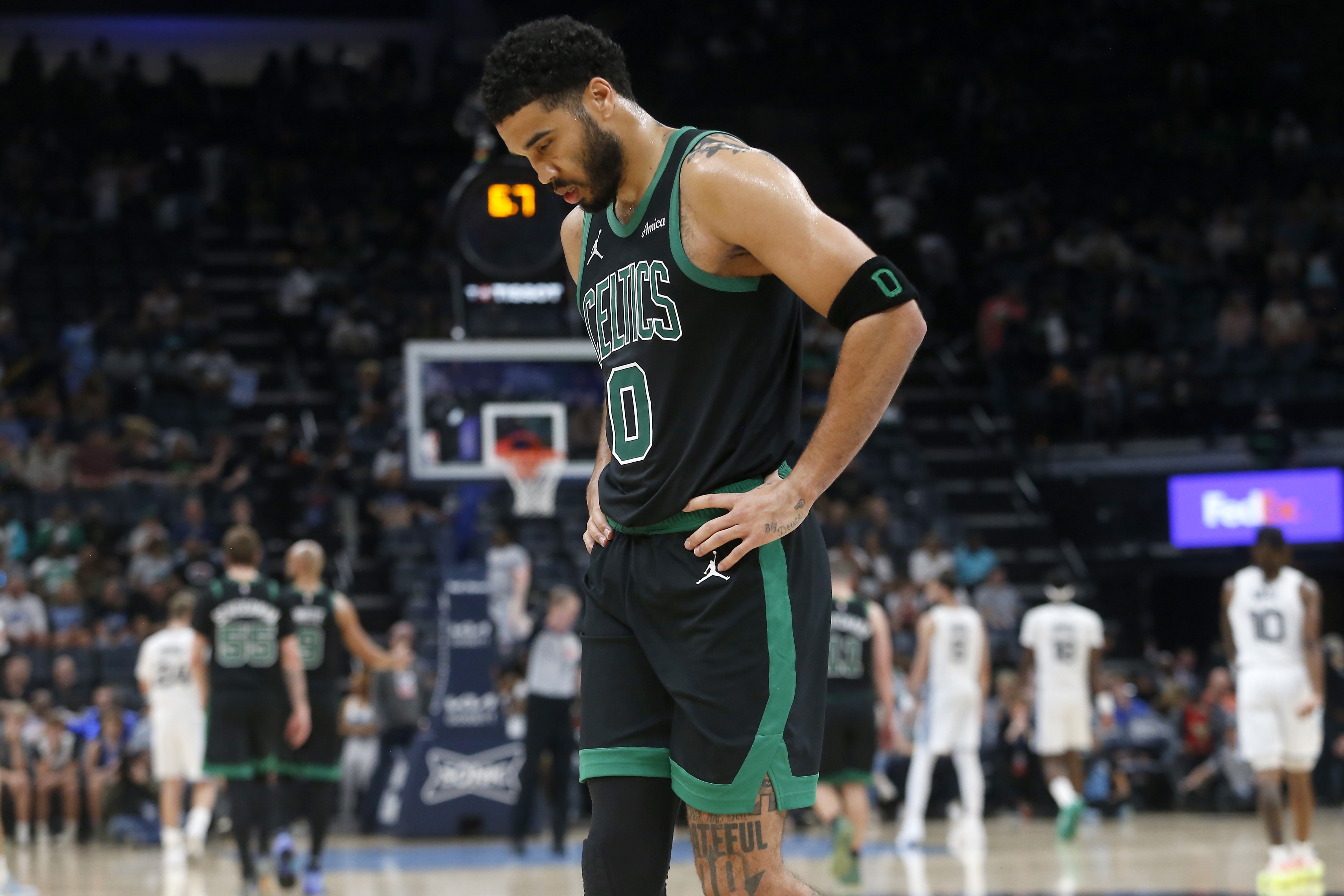 塔图姆上半场4中0仅16分 坦言恢复需要时间 塔图姆上半场4中0仅16分 坦言恢复需要时间