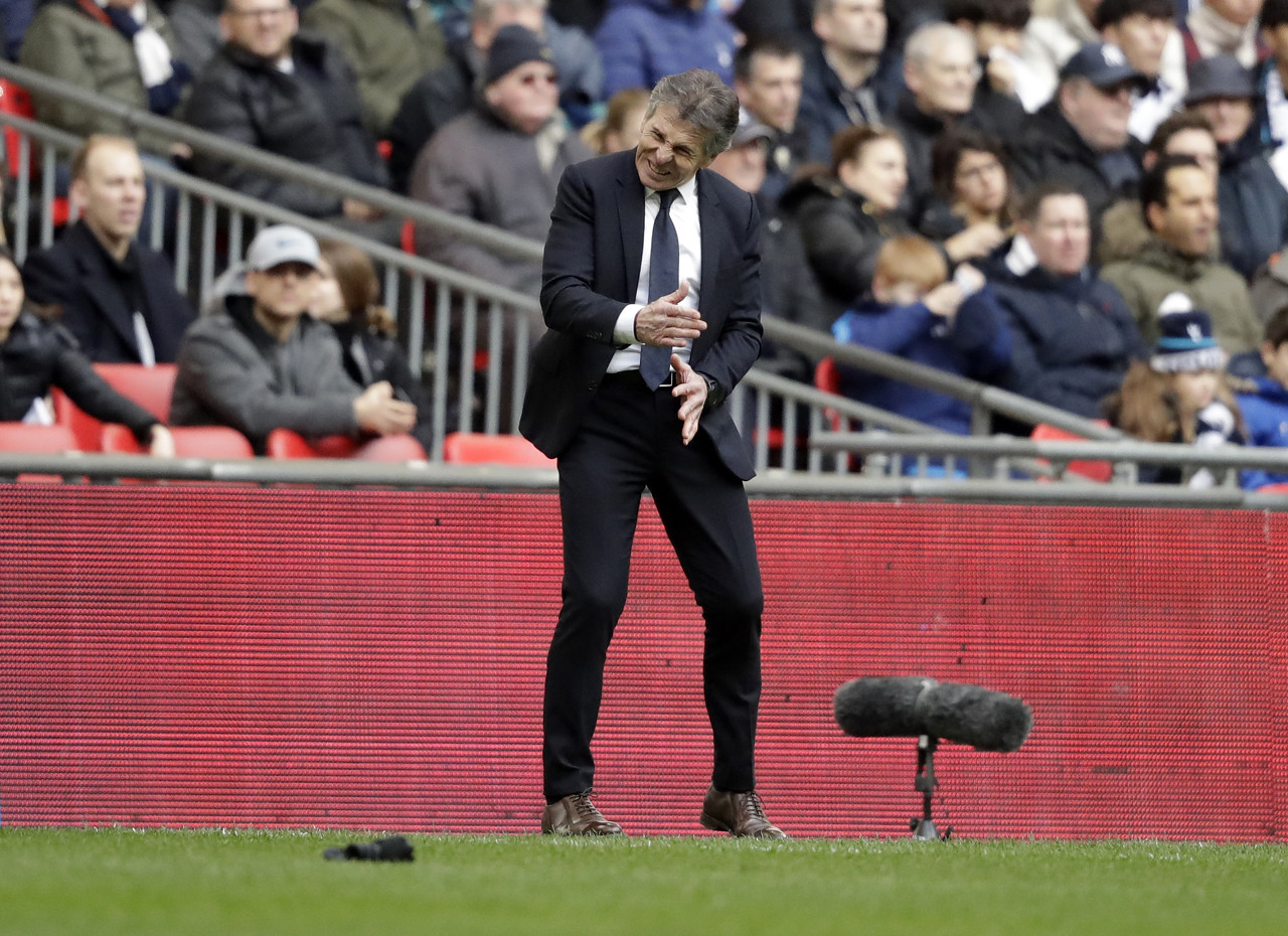 尼斯将帅炮轰争议点球 普埃尔:VAR应核查角球二次触球