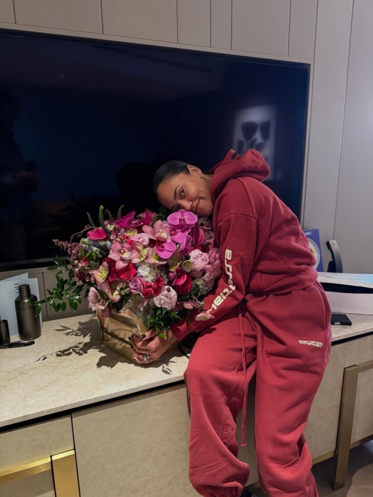 库里社交媒体庆生妻子阿耶莎 称其为家庭核心与个人动力源 库里社交媒体庆生妻子阿耶莎 称其为家庭核心与个人动力源