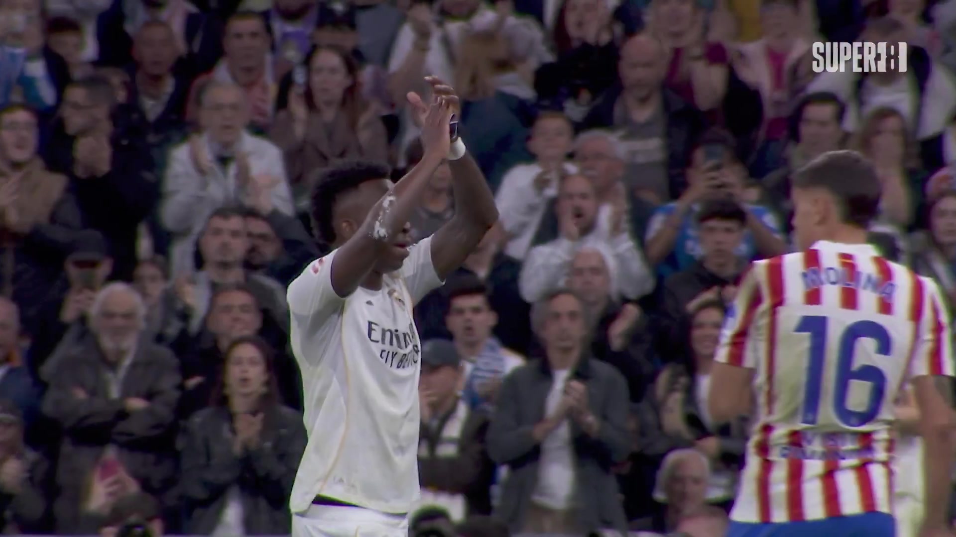 维尼修斯下场时嘲讽西蒙尼:他们要把我卖掉了