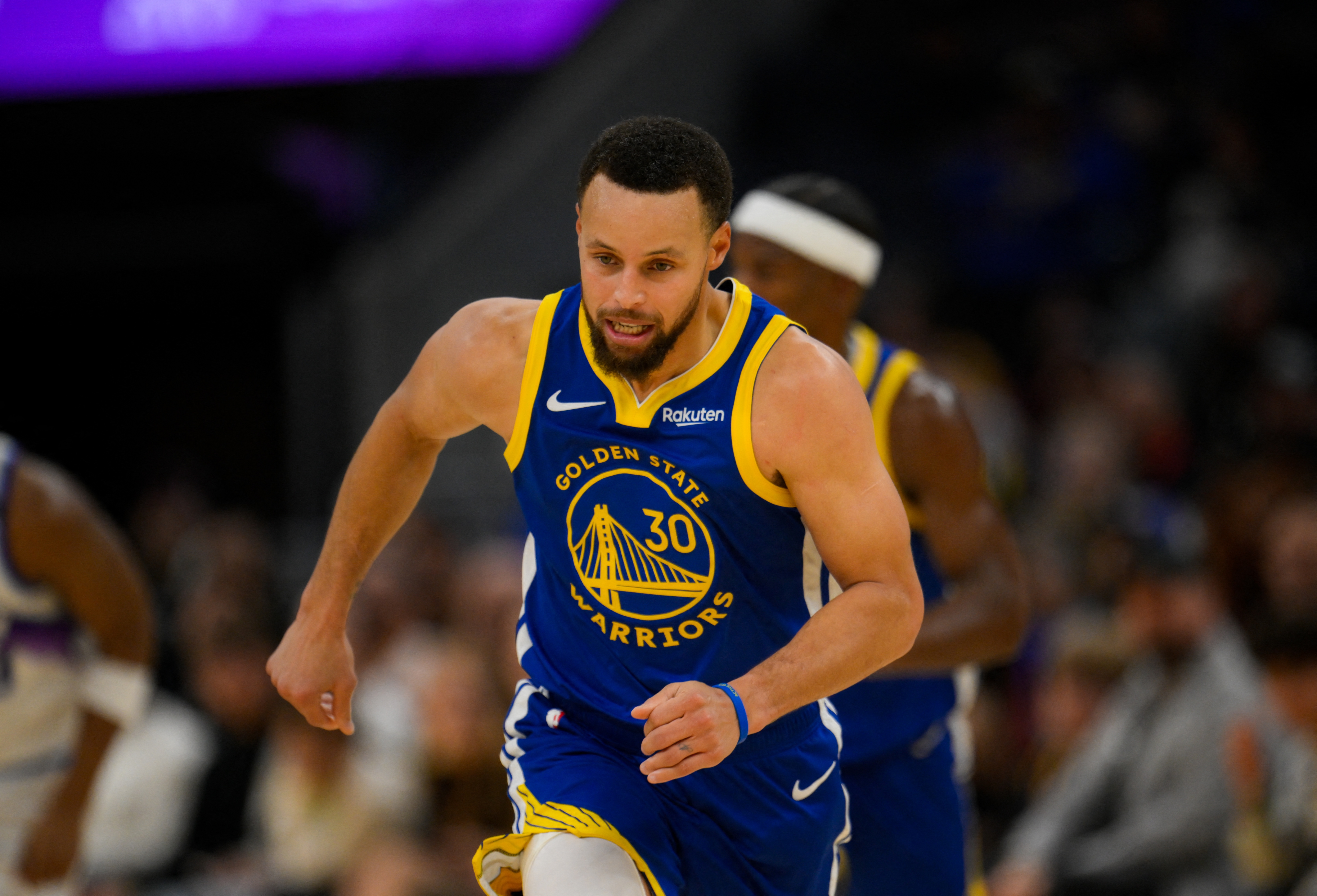 勇士赛季战略抉择：库里休战保签位与最后争冠窗口的博弈