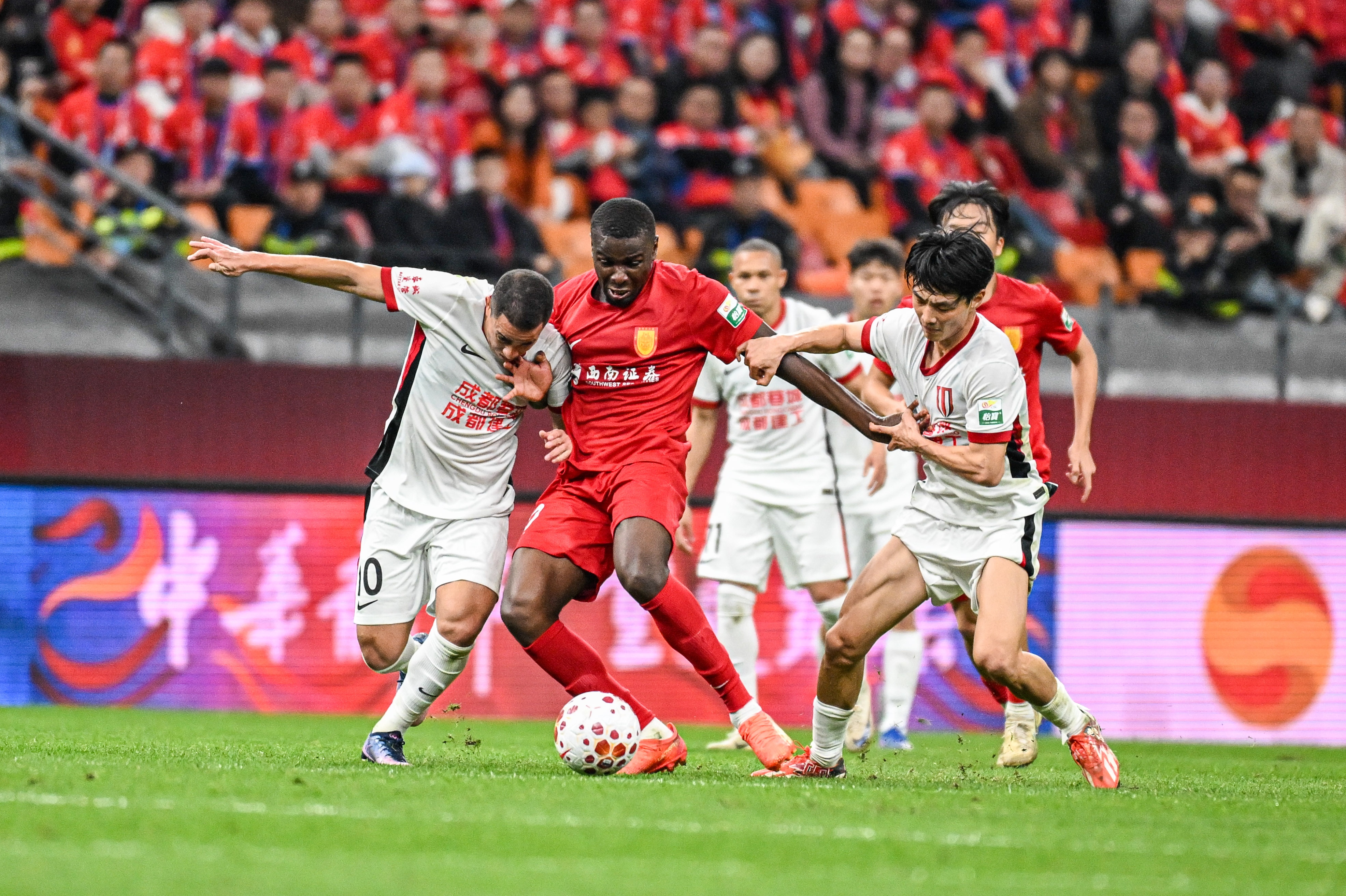 铜梁龙百万欧建队成本 外援即战力产出超身价数倍 铜梁龙百万欧建队成本 外援即战力产出超身价数倍