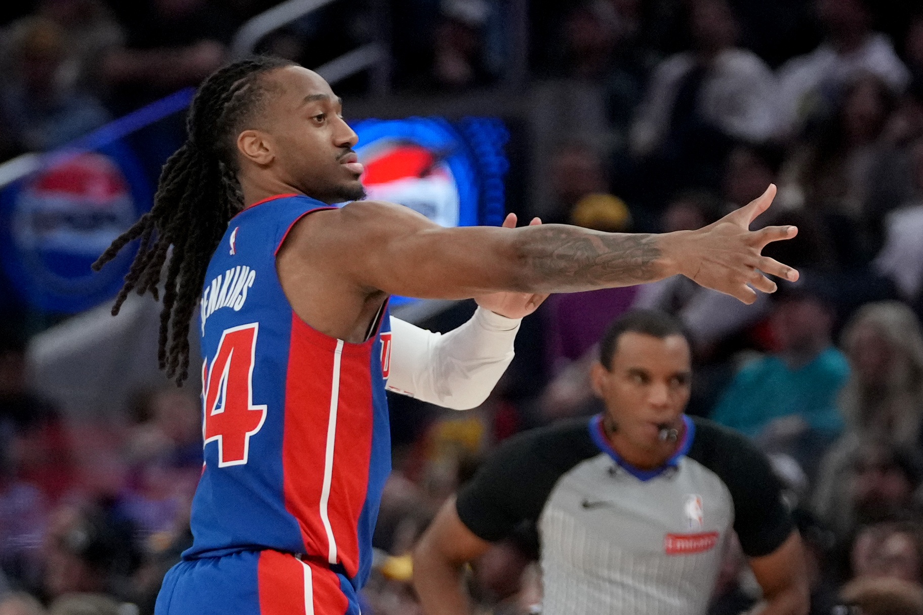 汽车城绞肉机绞杀湖人九连胜 斯玛特缺阵后场防守崩盘