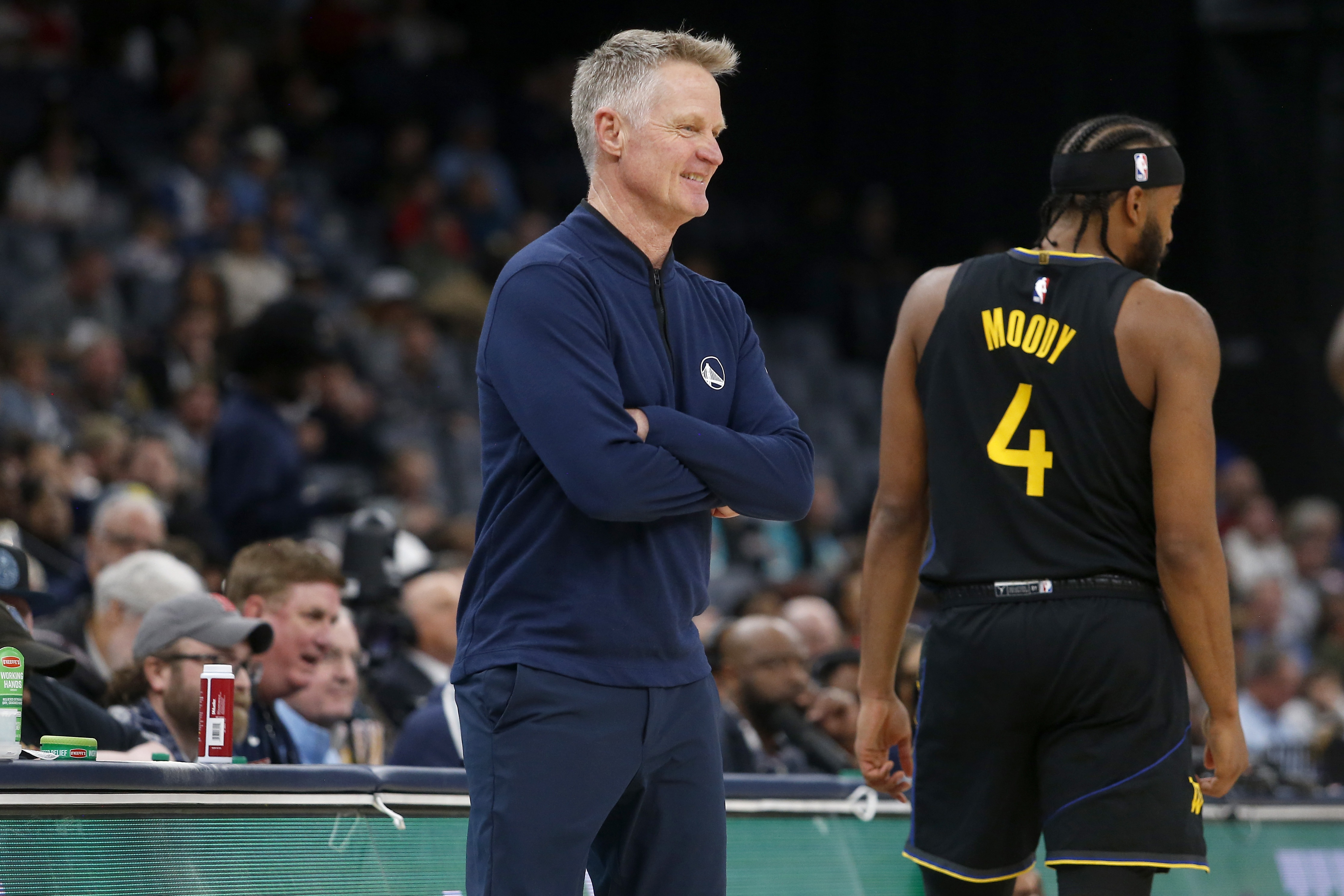 勇士加时险胜独行侠 穆迪无对抗膝盖重伤退场