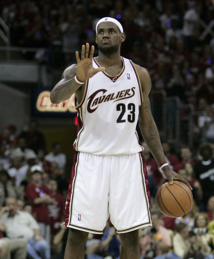 阿里纳斯解析詹姆斯运动能力衰退 称其巅峰期起跳高度如坐扣