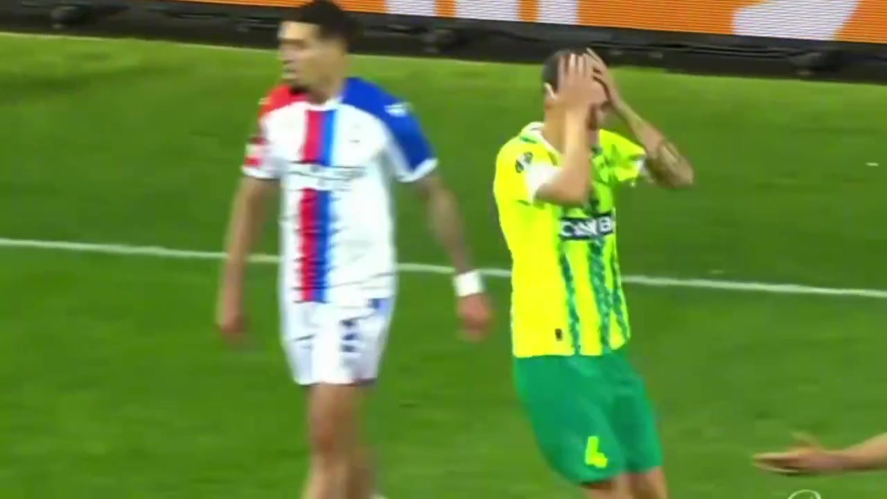 AI伪造拳击红牌视频全网疯传 原始素材实为欧协联黄牌事件