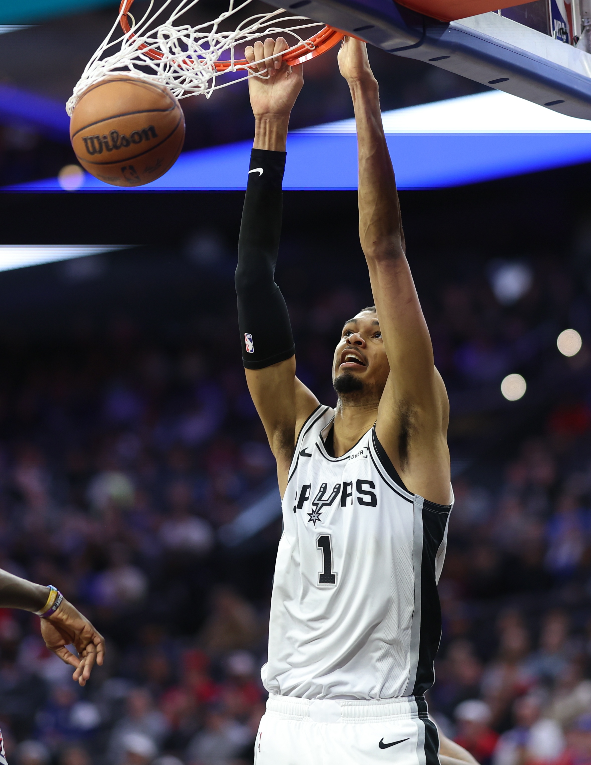 文班亚马单季4次25+15+5帽 比肩01-02邓肯