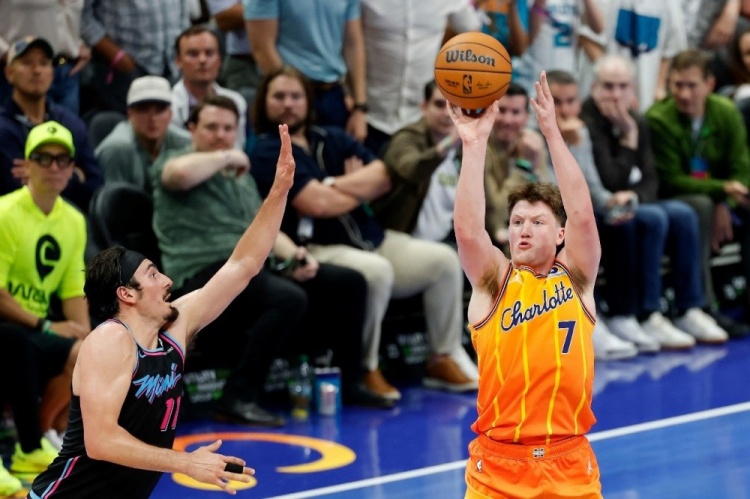 热火七连胜遭终结 阿德巴约出战成疑挑战黄蜂