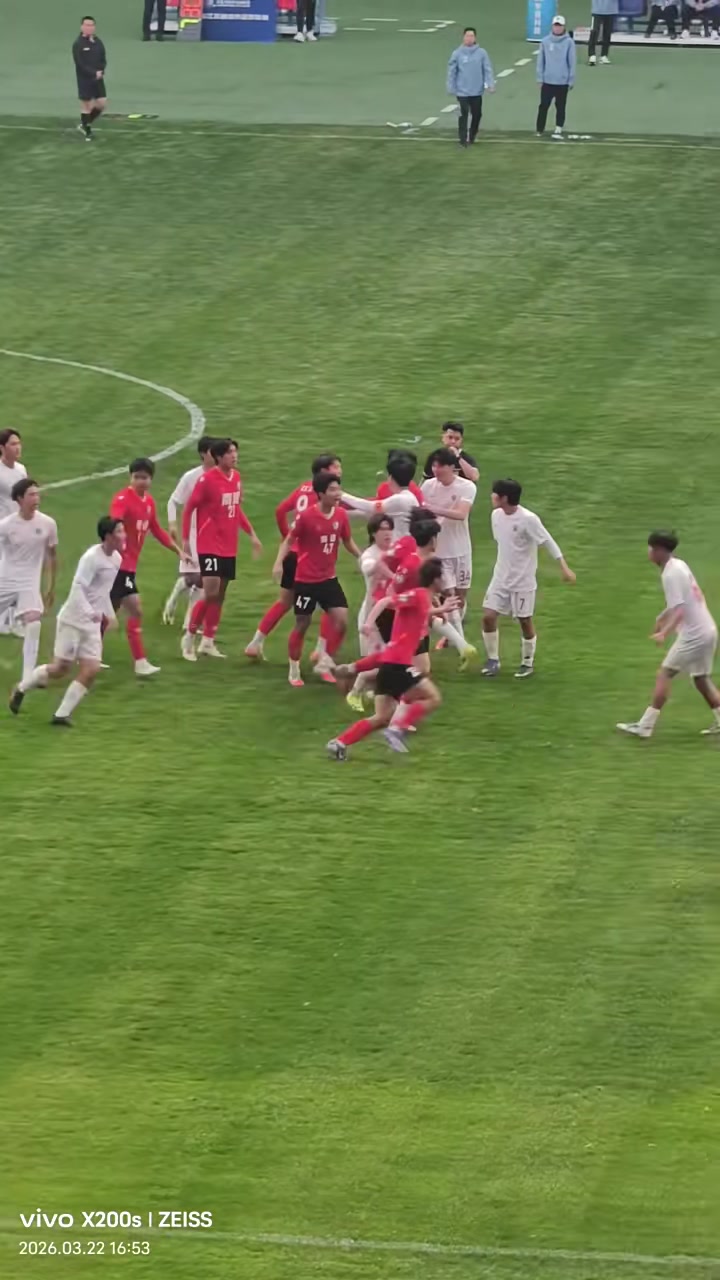 江苏足协重拳出击 南通队四人遭停赛 苏超卫冕前景蒙阴影 江苏足协重拳出击 南通队四人遭停赛 苏超卫冕前景蒙阴影