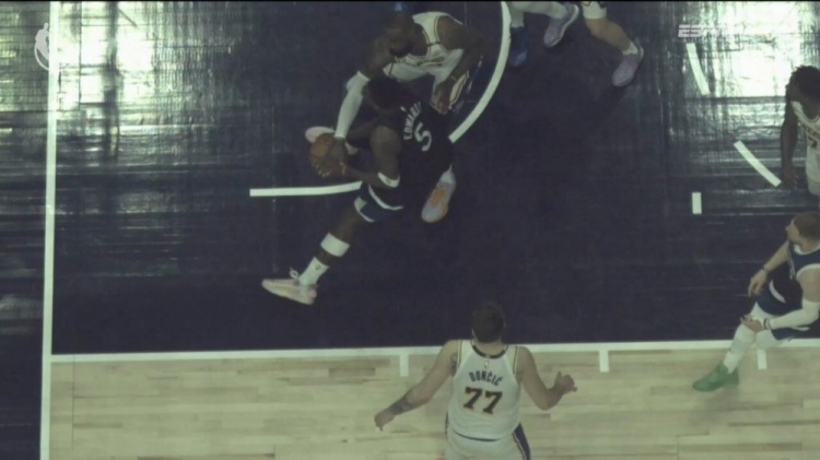 詹姆斯纳什播客质疑鹰眼视角 称从未见过类似回放