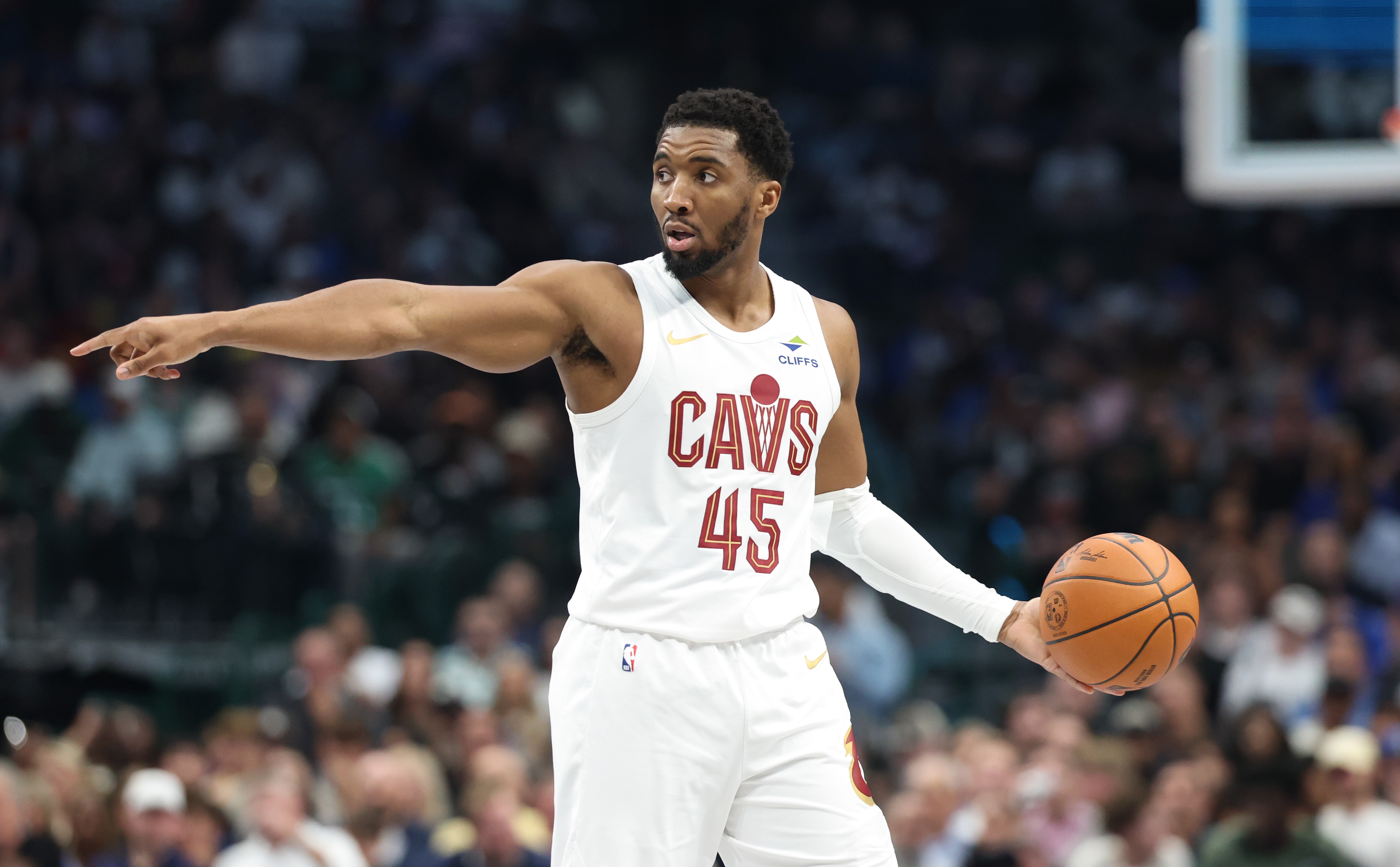 米切尔42分骑士擒魔术取四连胜 赛后透露连败后全队会议成转折 米切尔42分骑士擒魔术取四连胜 赛后透露连败后全队会议成转折