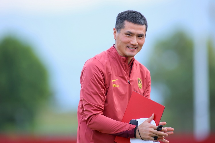 国足悉尼高强度对抗 颜骏凌谢文能领衔中轴 邵佳一慎用U23