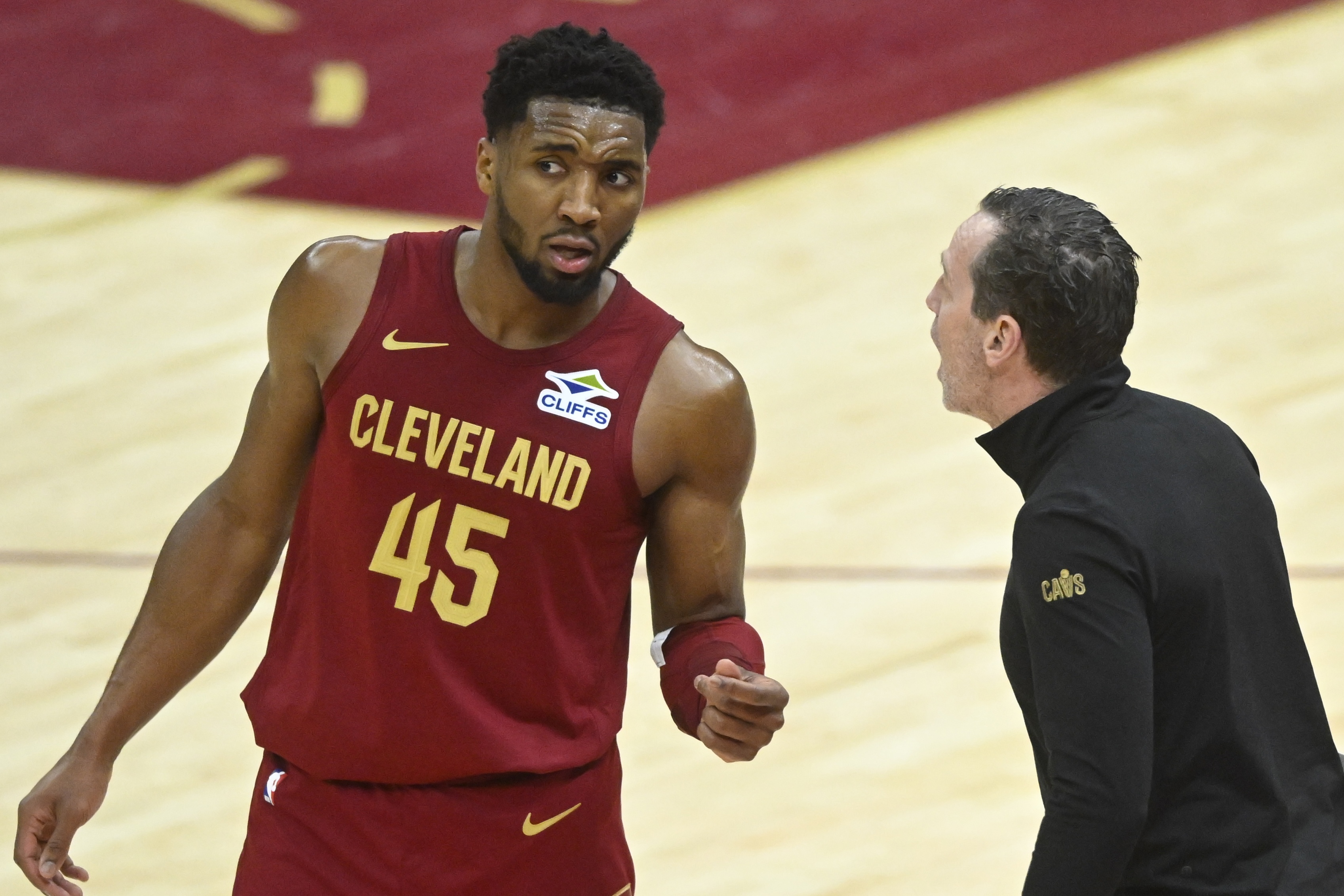 骑士险胜魔术暴露防守隐患 米切尔直面阿特金森严厉批评