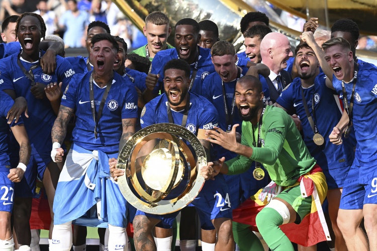 从张雪峰到哈尔克 足球世界与心源性猝死的二十年攻防战