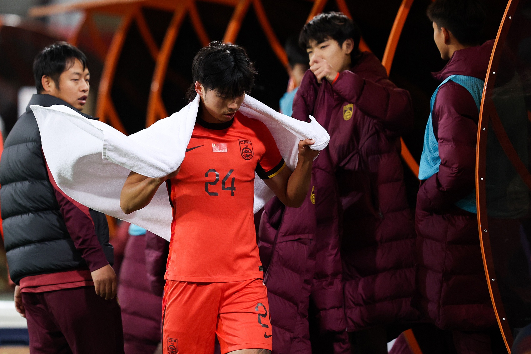 汪士钦时隔十月重返U23首发 熊猫杯失误染红后首获征召