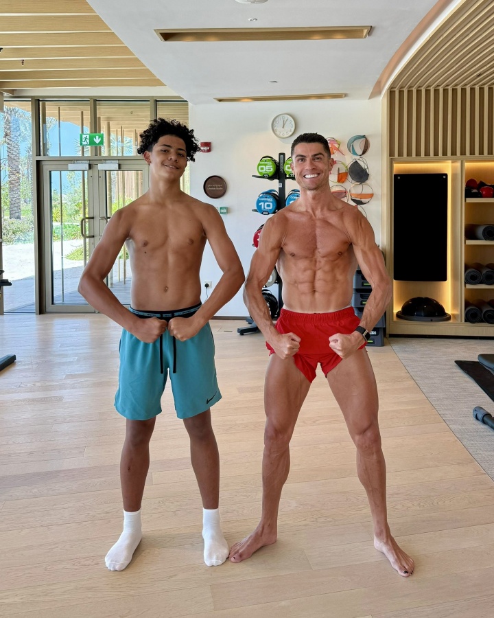 C罗长子现身皇马青训营 随U16梯队训练 C罗长子现身皇马青训营 随U16梯队训练